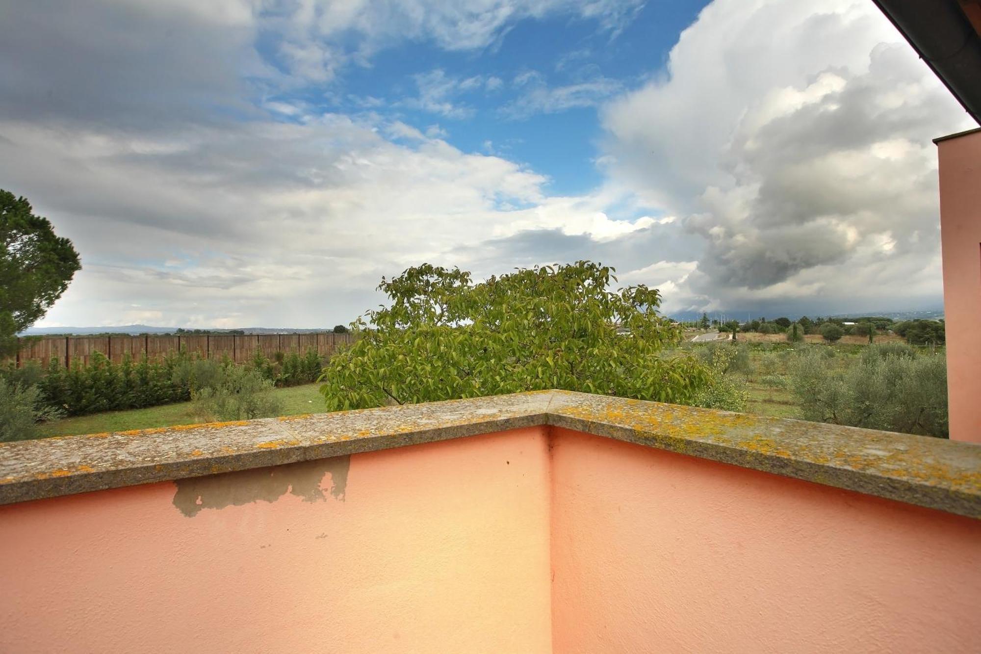 Four-Bedroom Villa Separate Building